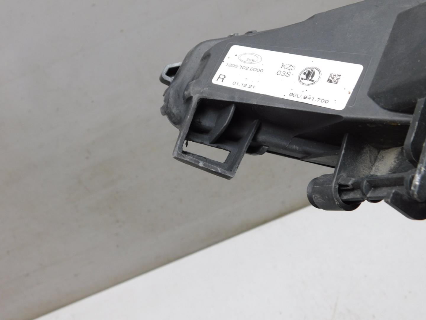 Фара противотуманная правая