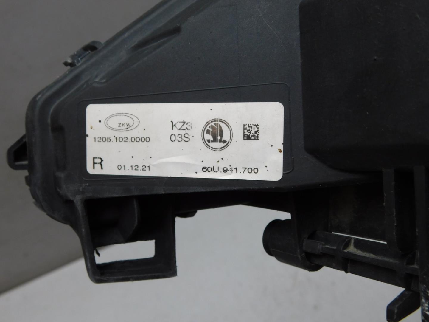 Фара противотуманная правая