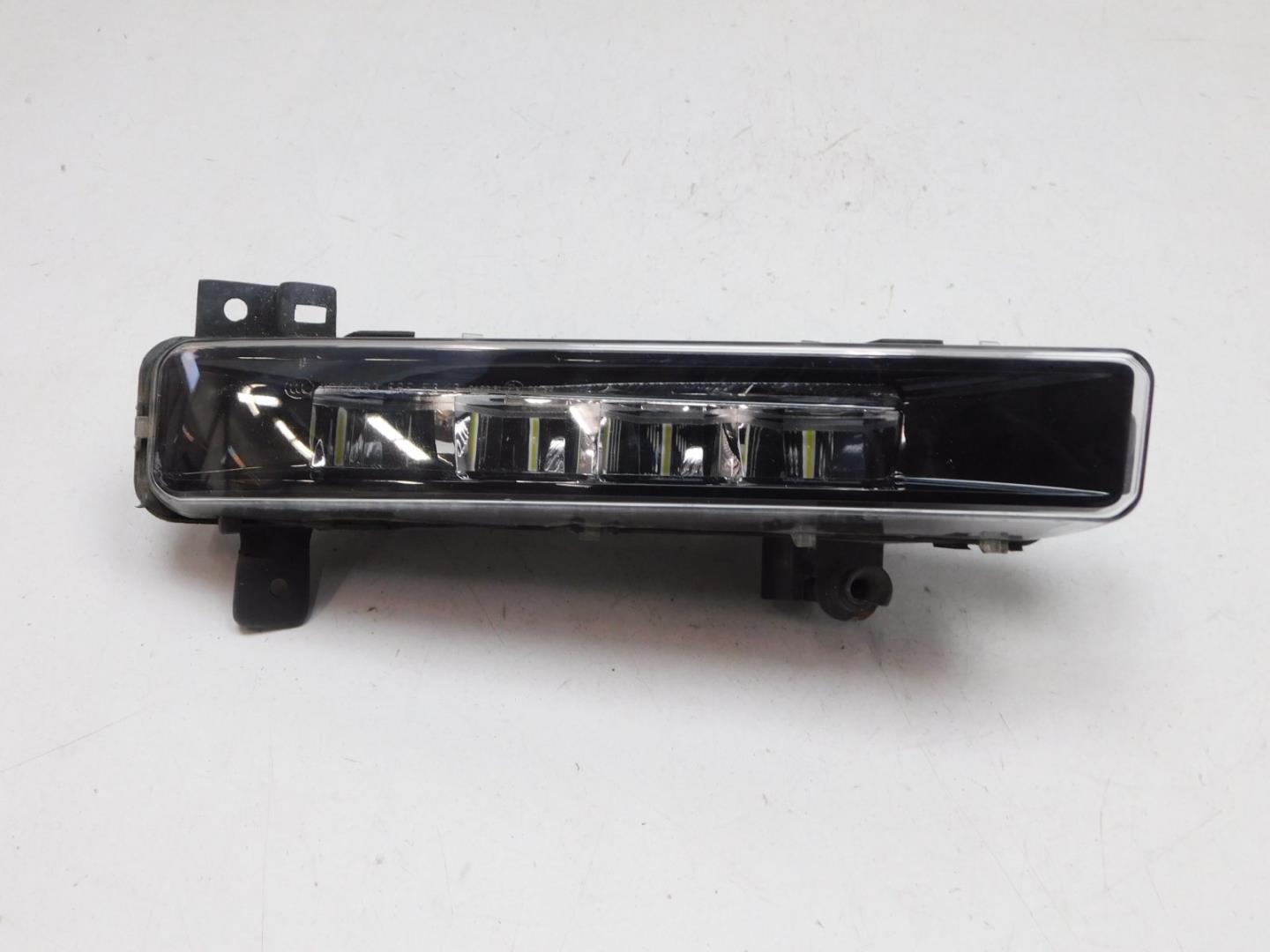 Фара противотуманная правая