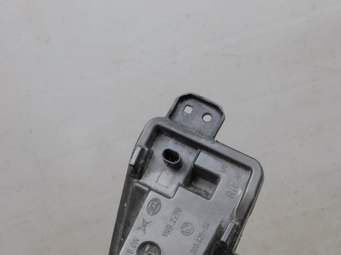 Фара противотуманная правая