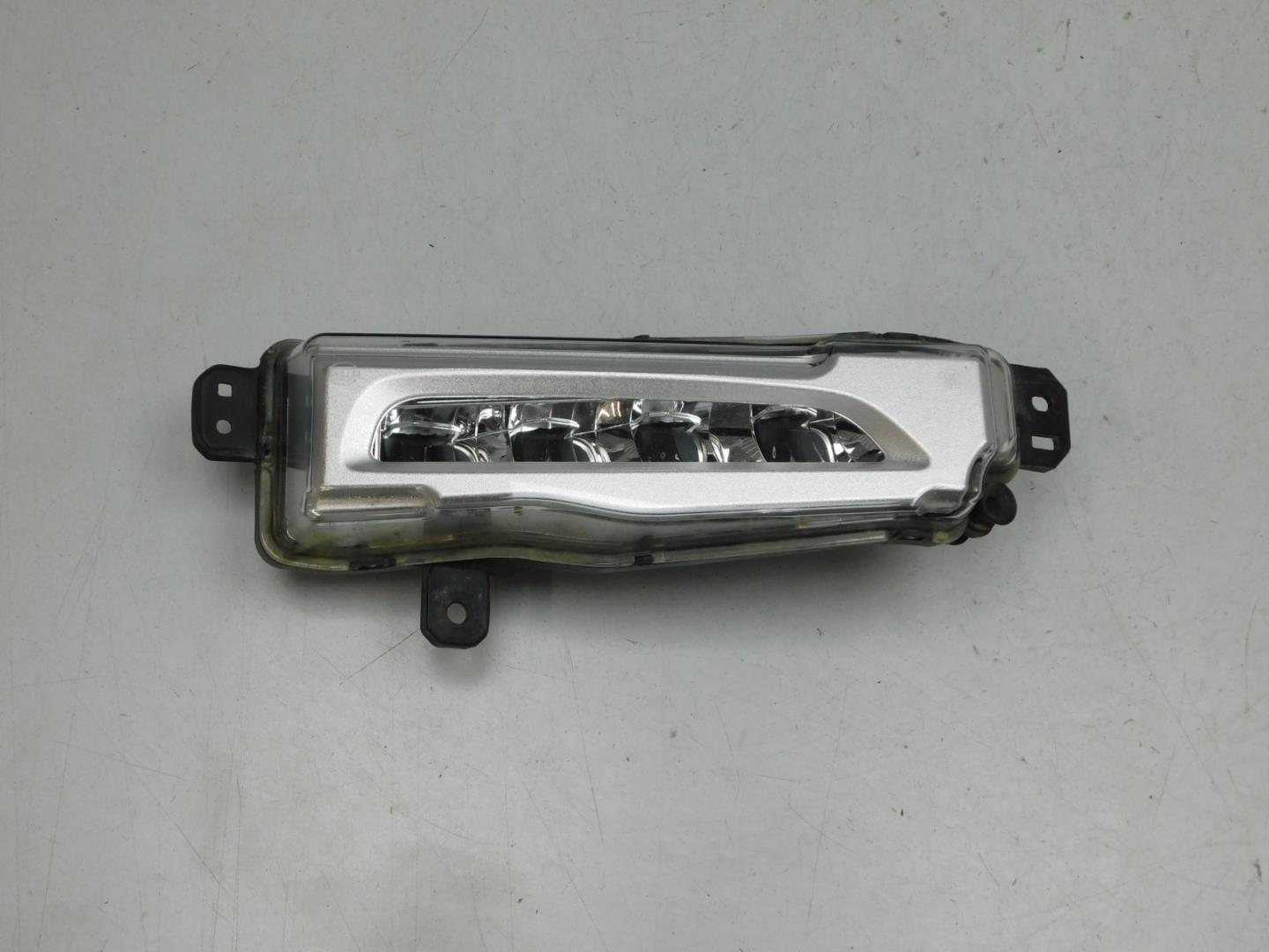 Фара противотуманная правая