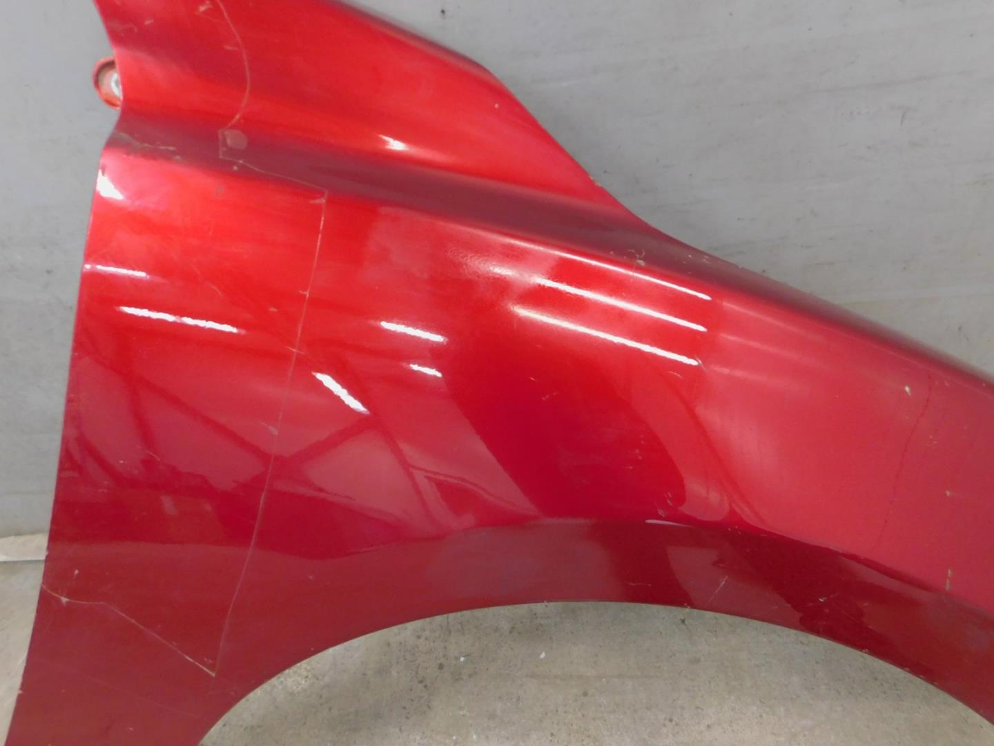 Крыло переднее правое