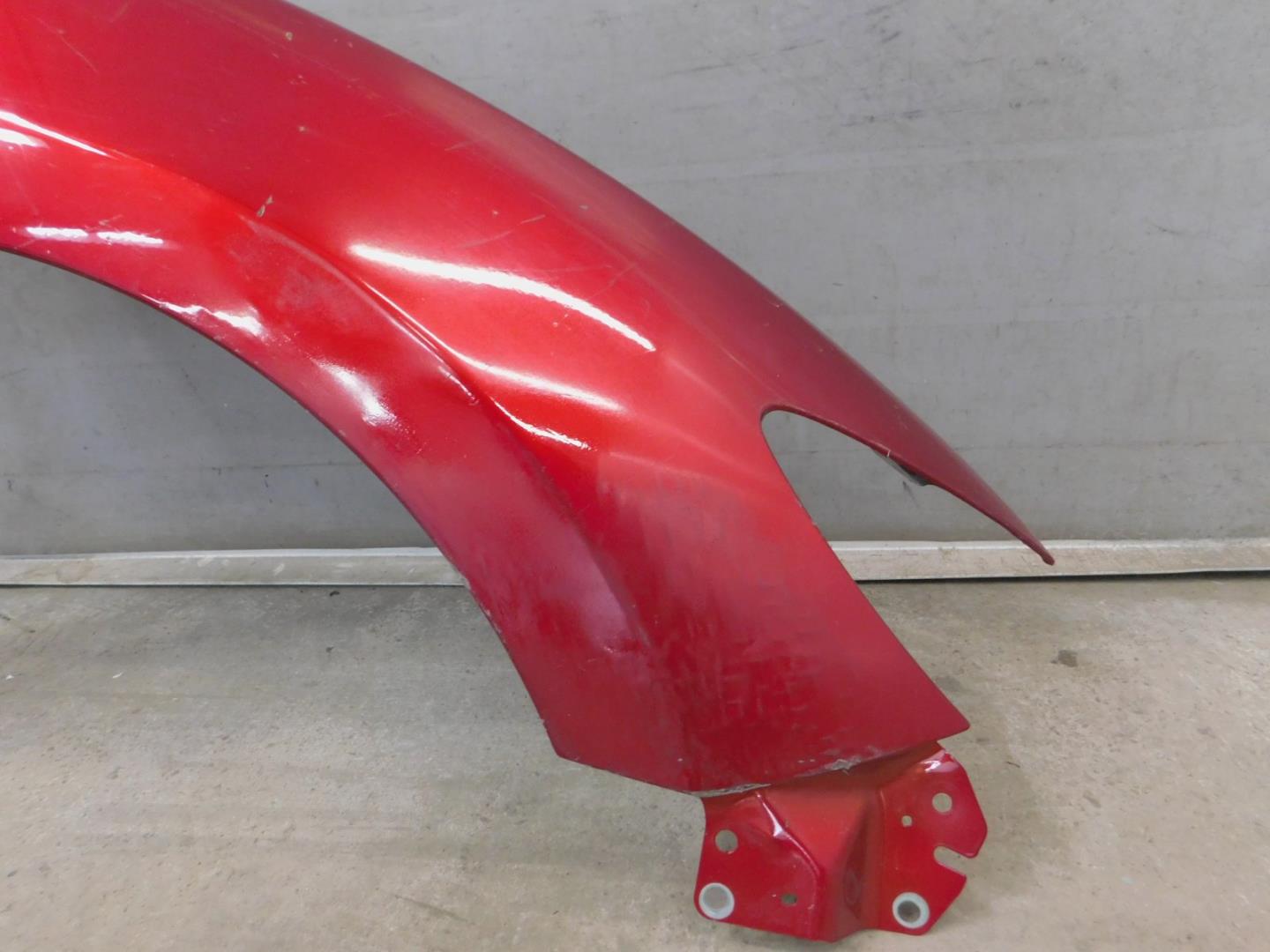 Крыло переднее правое