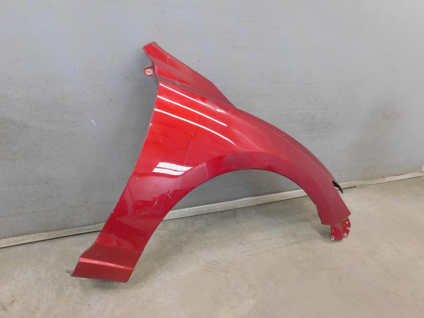 Крыло переднее правое