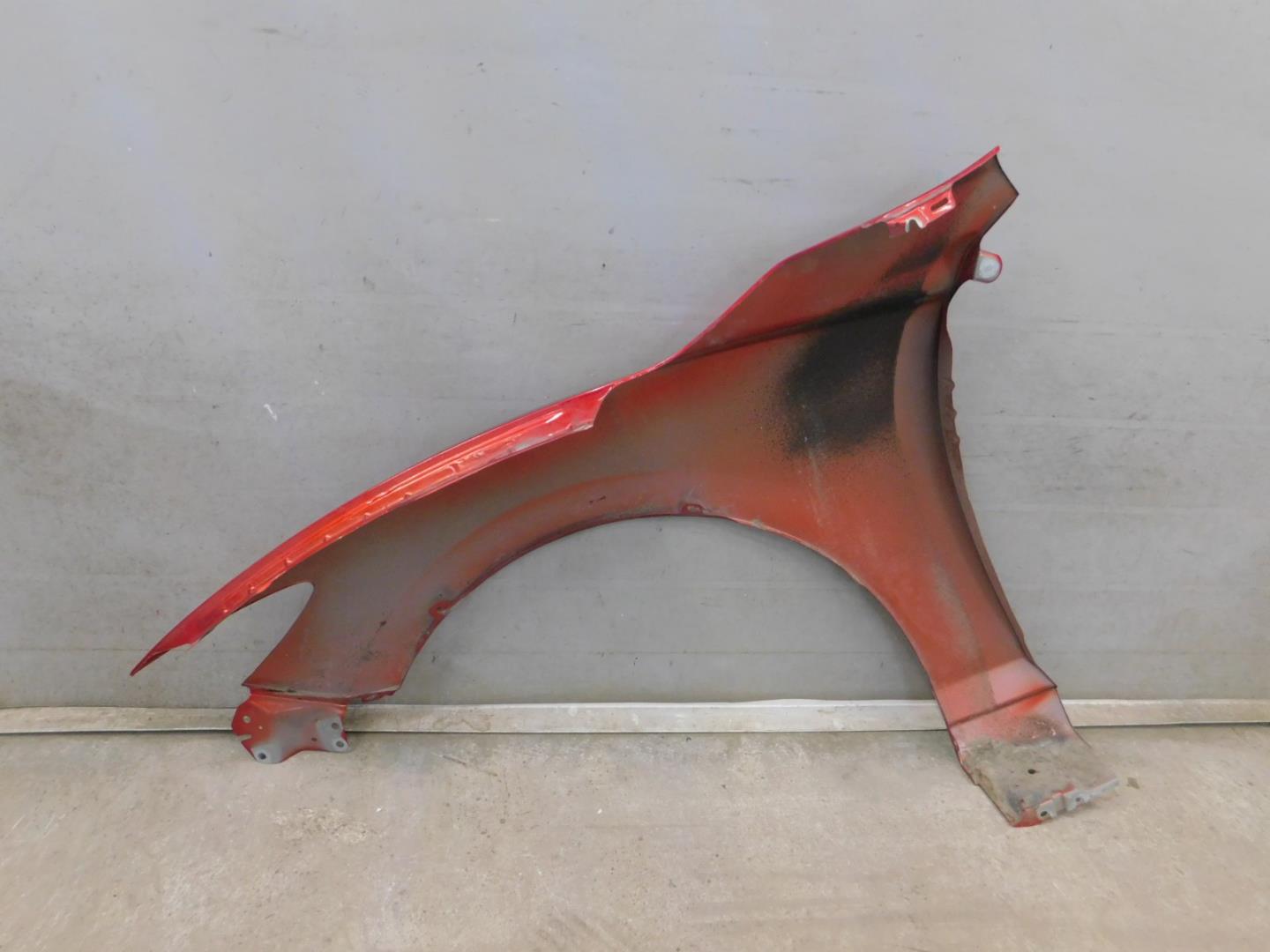 Крыло переднее правое