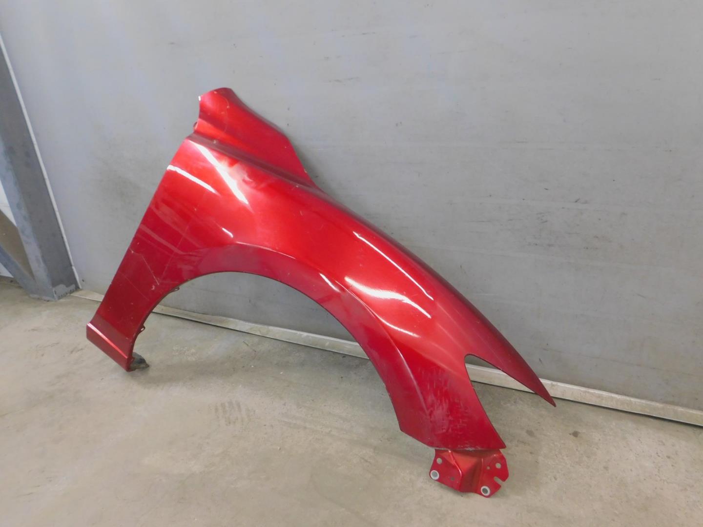 Крыло переднее правое