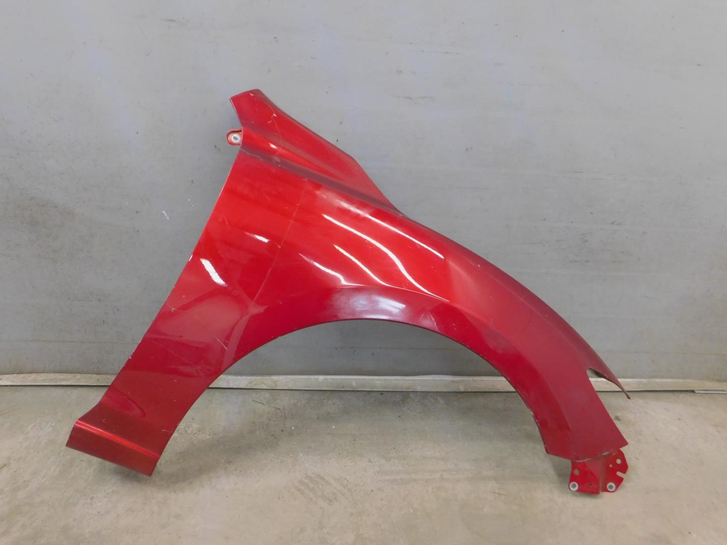 Крыло переднее правое