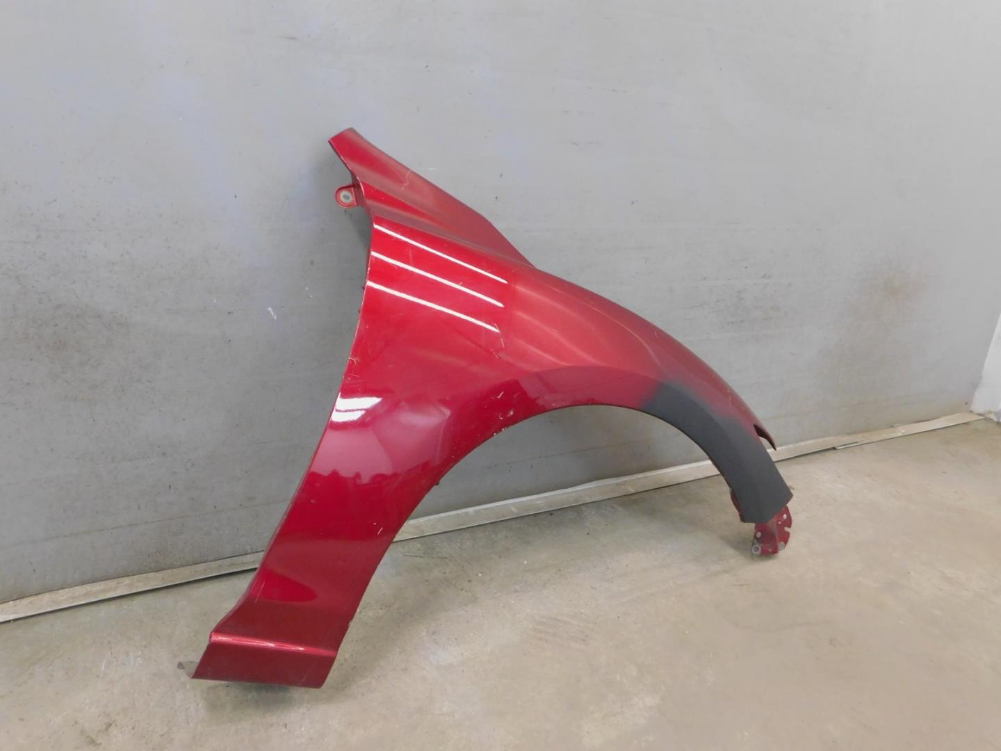 Крыло переднее правое