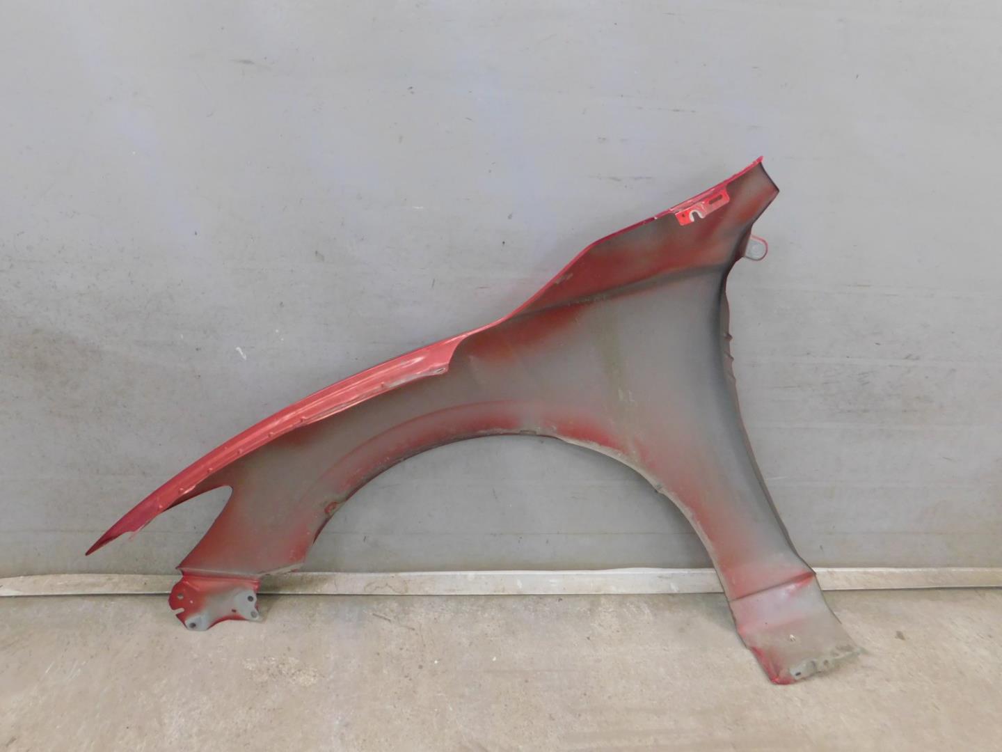 Крыло переднее правое