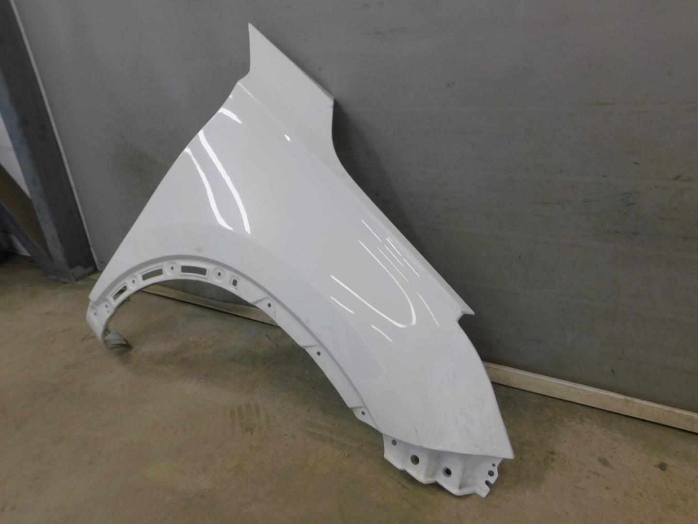 Крыло переднее правое