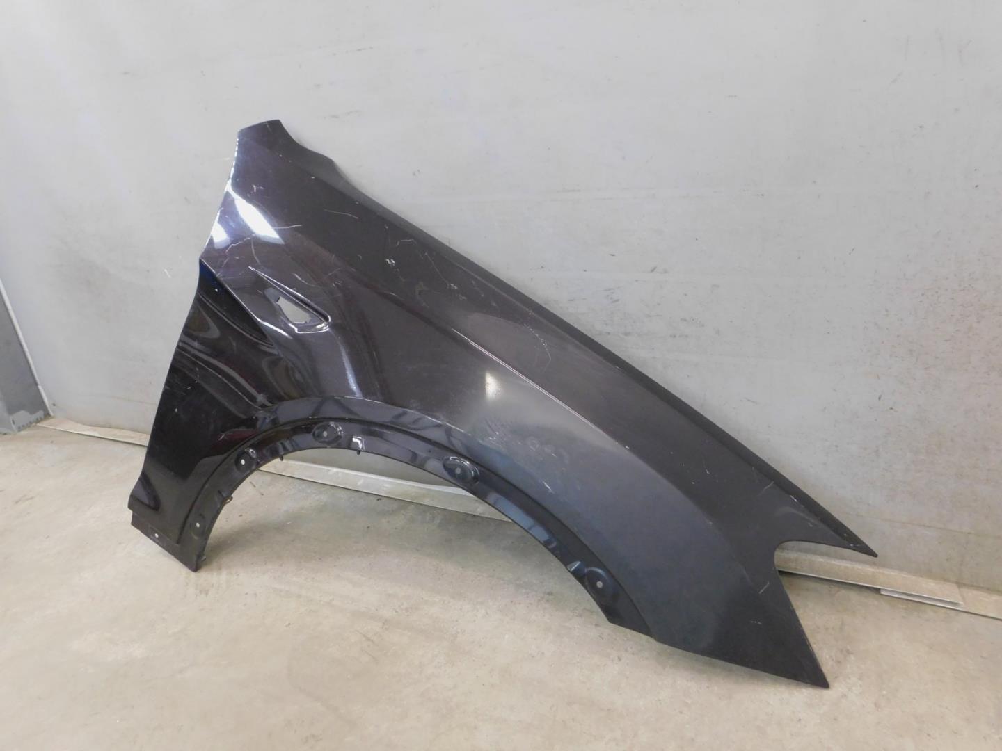 Крыло переднее правое