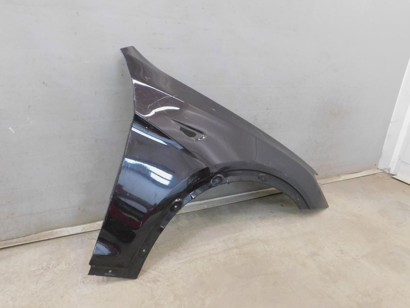 Крыло переднее правое