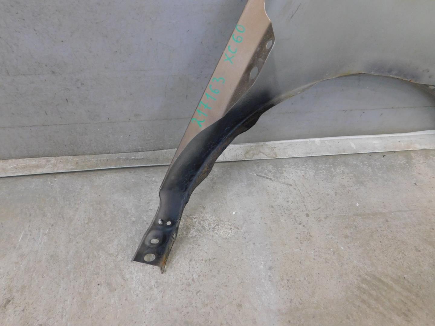 Крыло переднее левое