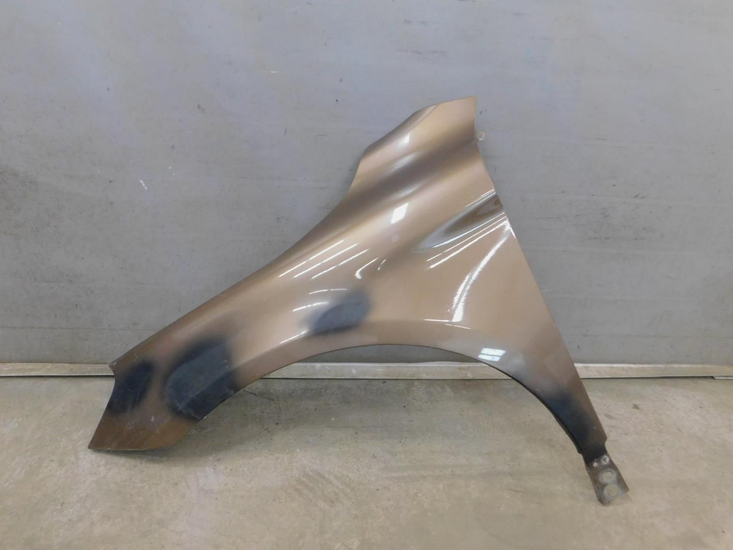 Крыло переднее левое