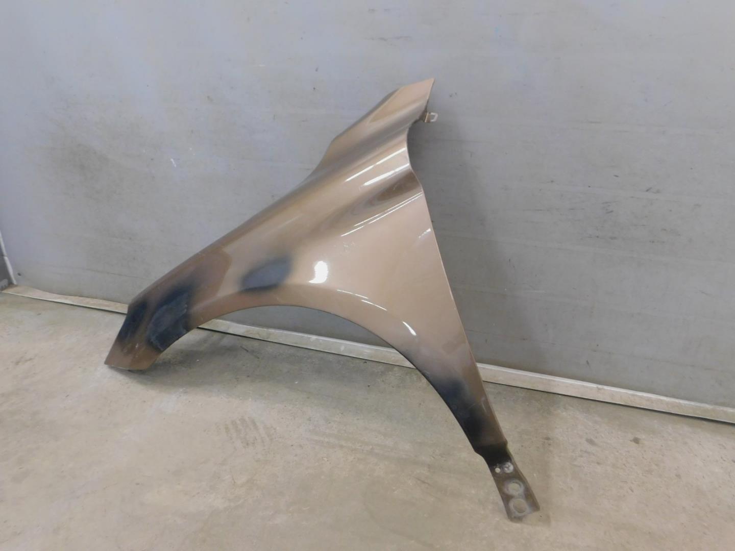 Крыло переднее левое