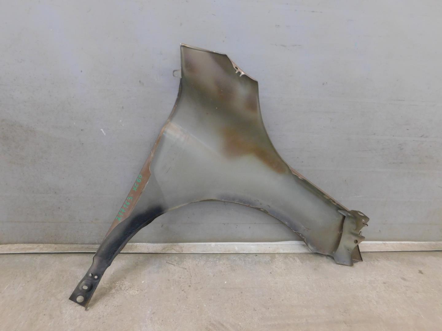 Крыло переднее левое