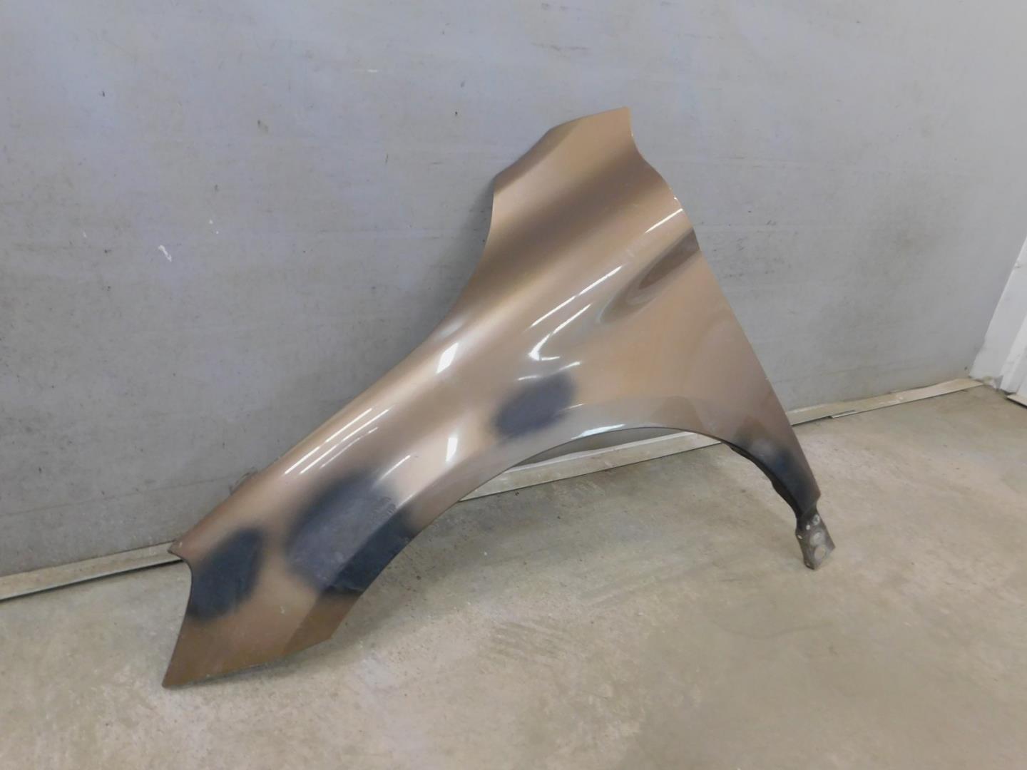 Крыло переднее левое