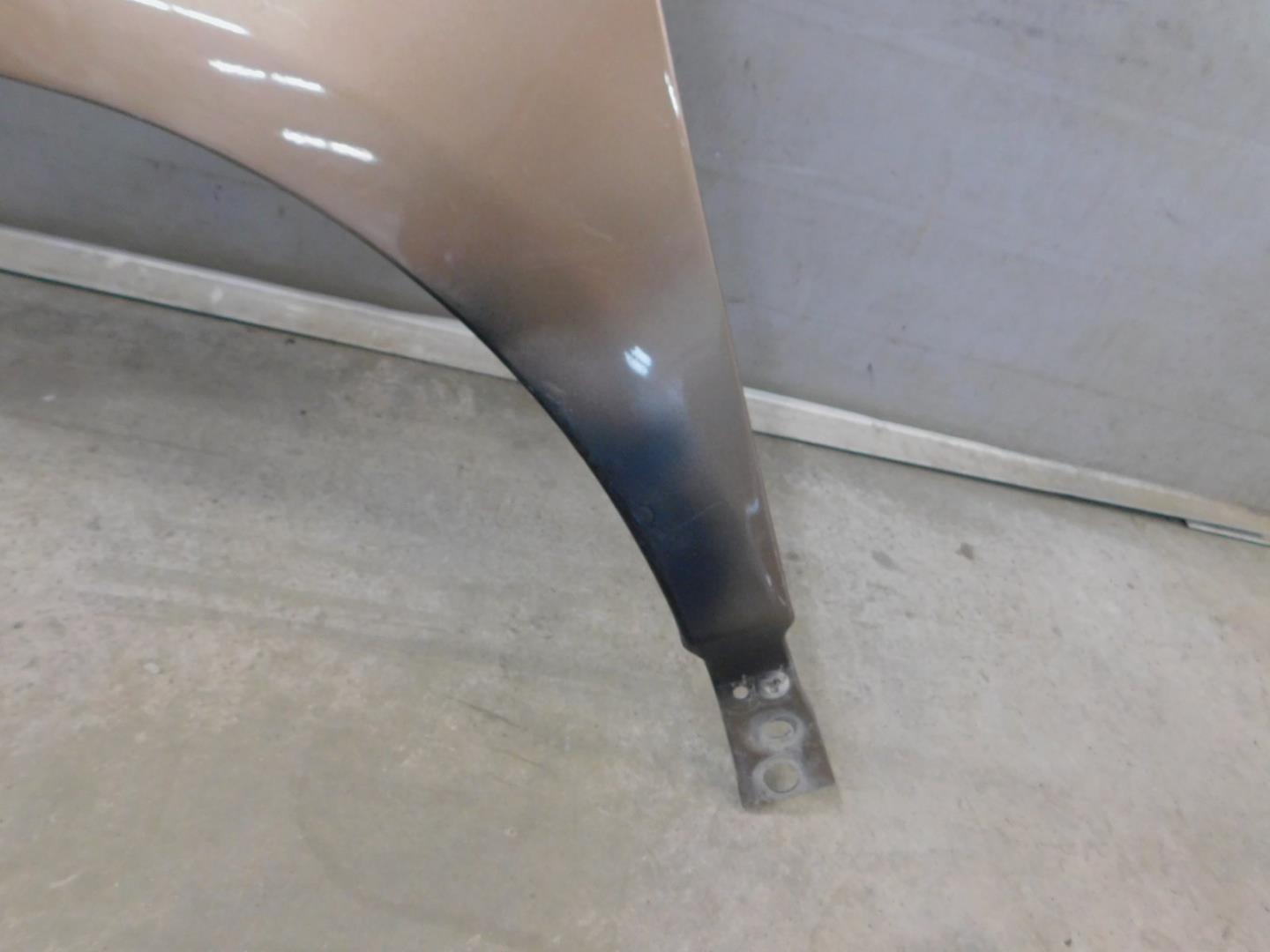 Крыло переднее левое