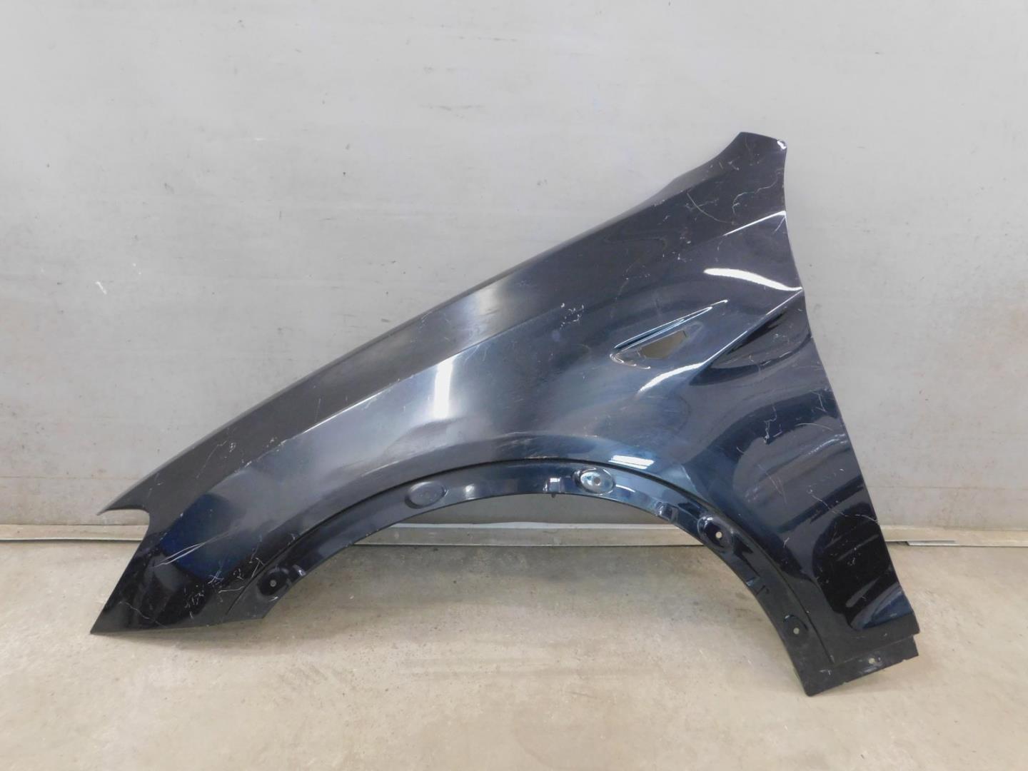 Крыло переднее левое