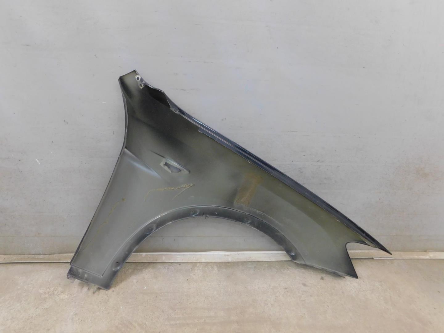 Крыло переднее левое