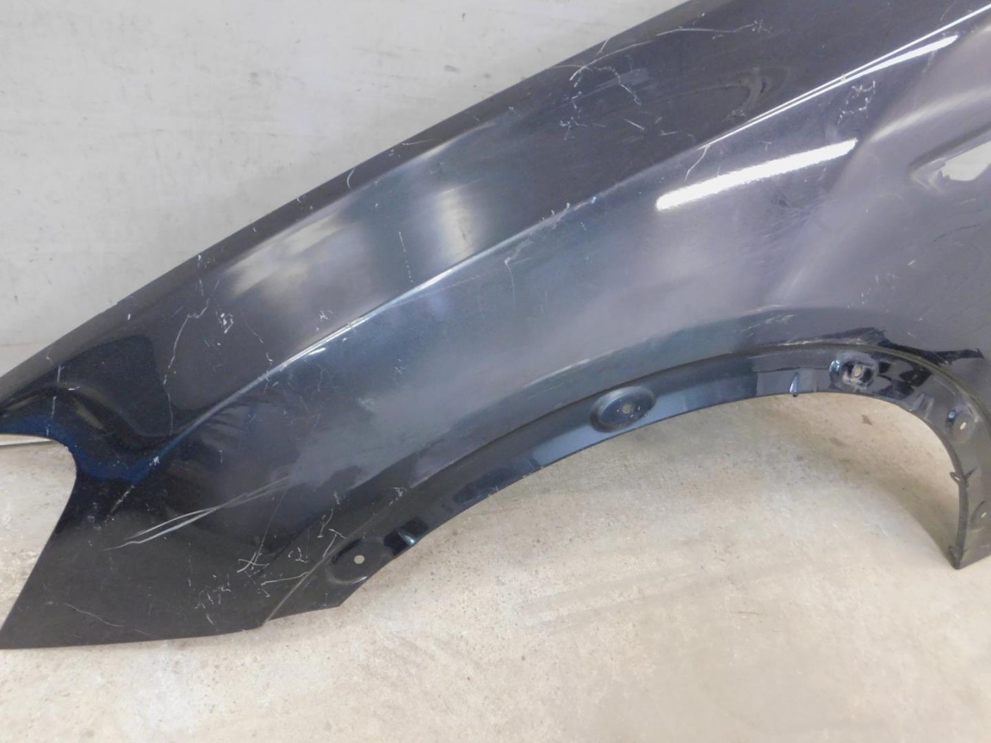 Крыло переднее левое