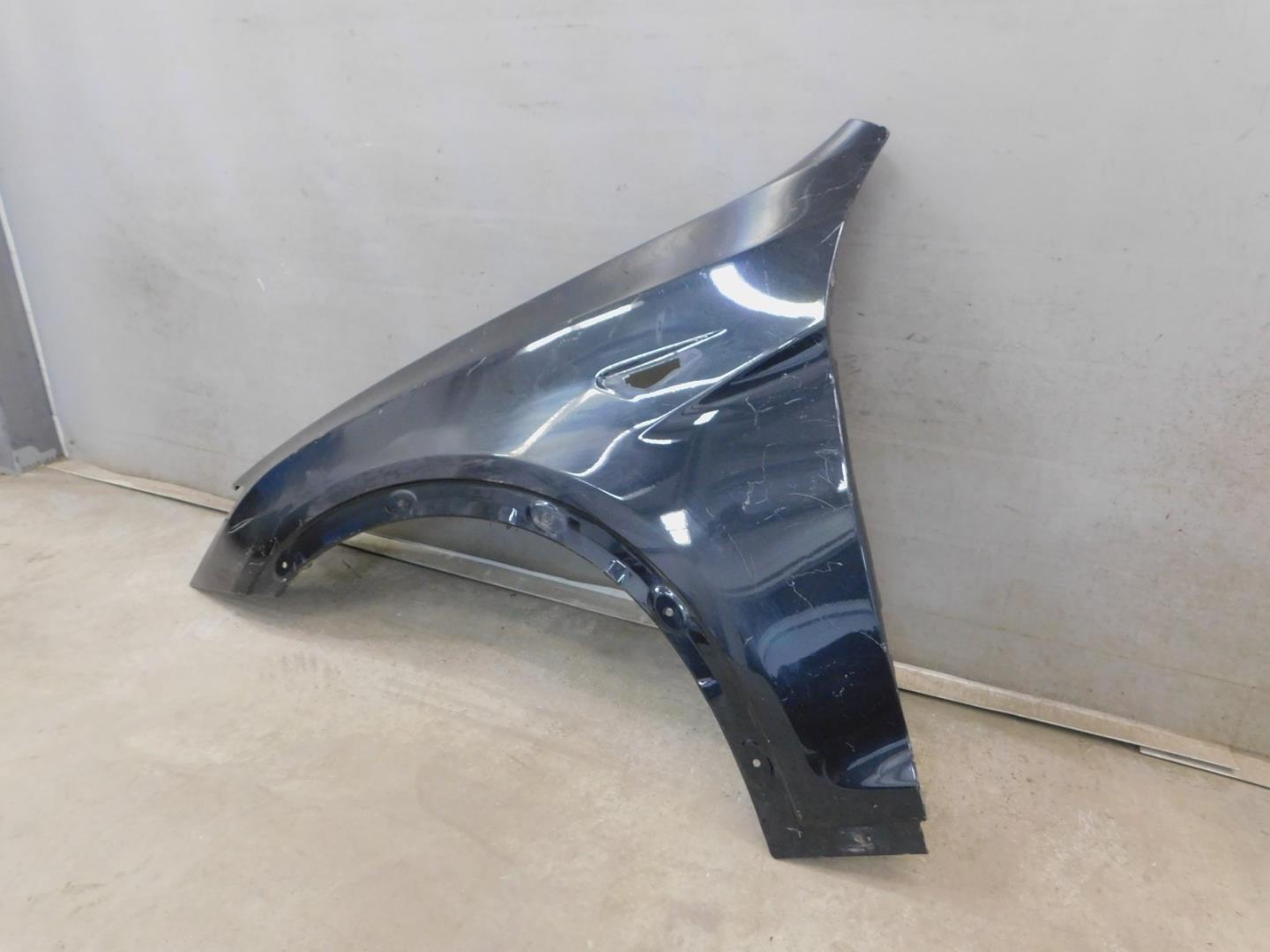 Крыло переднее левое