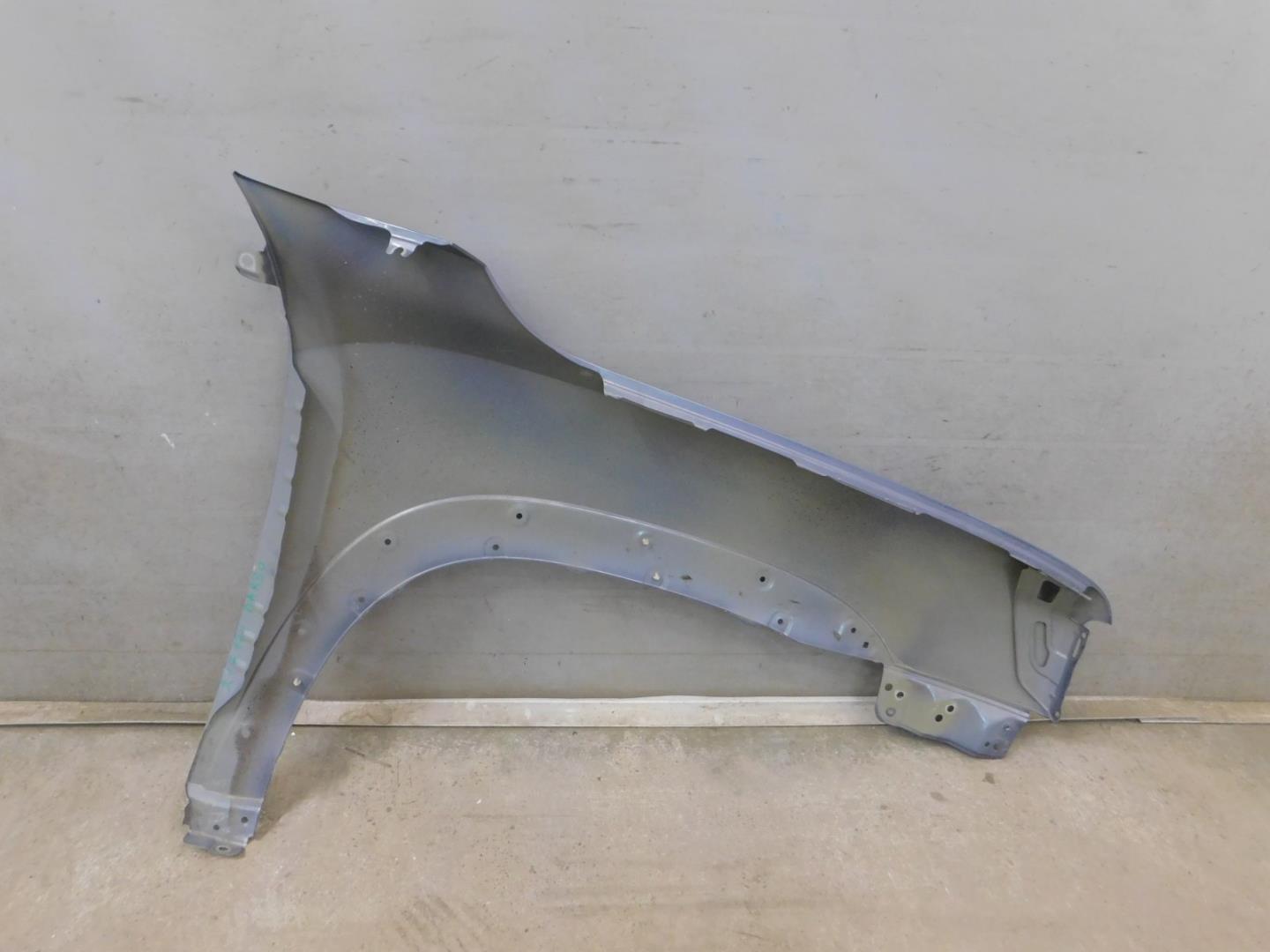 Крыло переднее левое