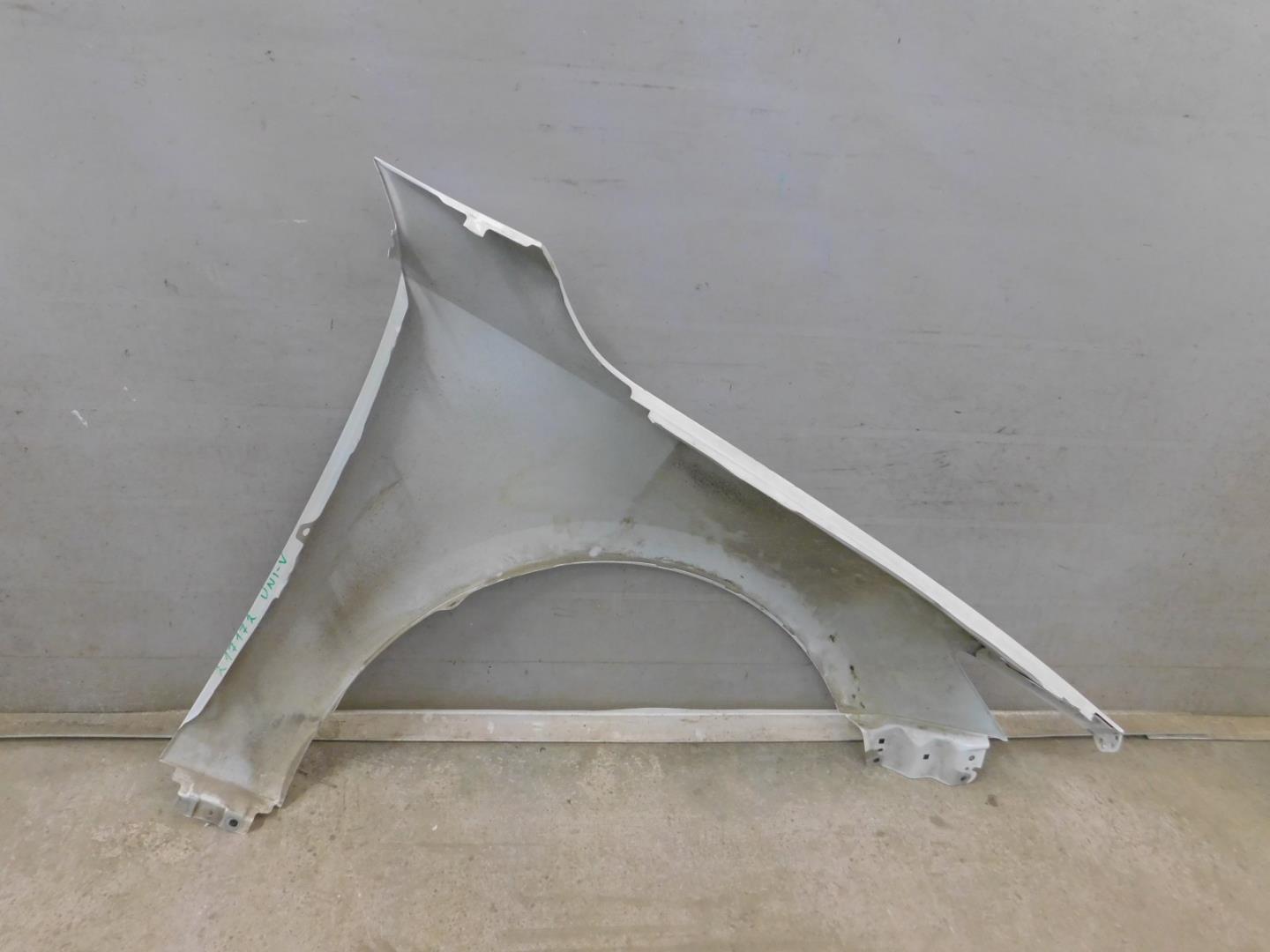 Крыло переднее левое