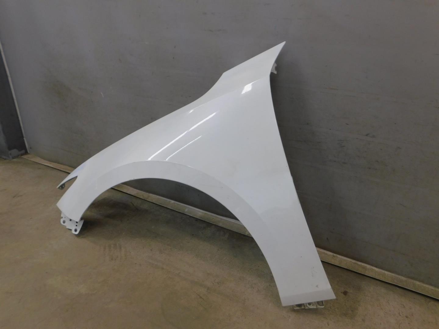 Крыло переднее левое