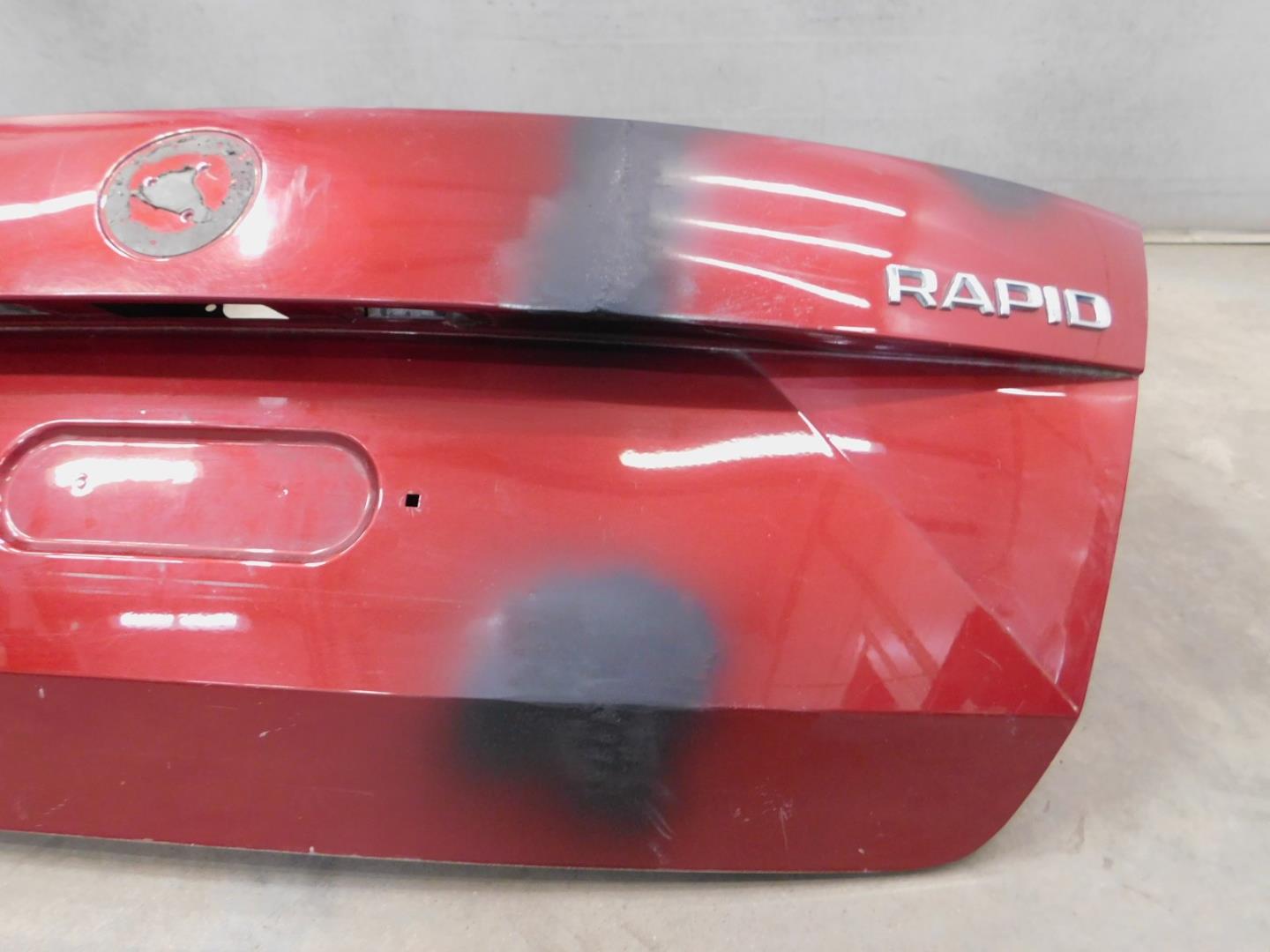 Дверь багажника