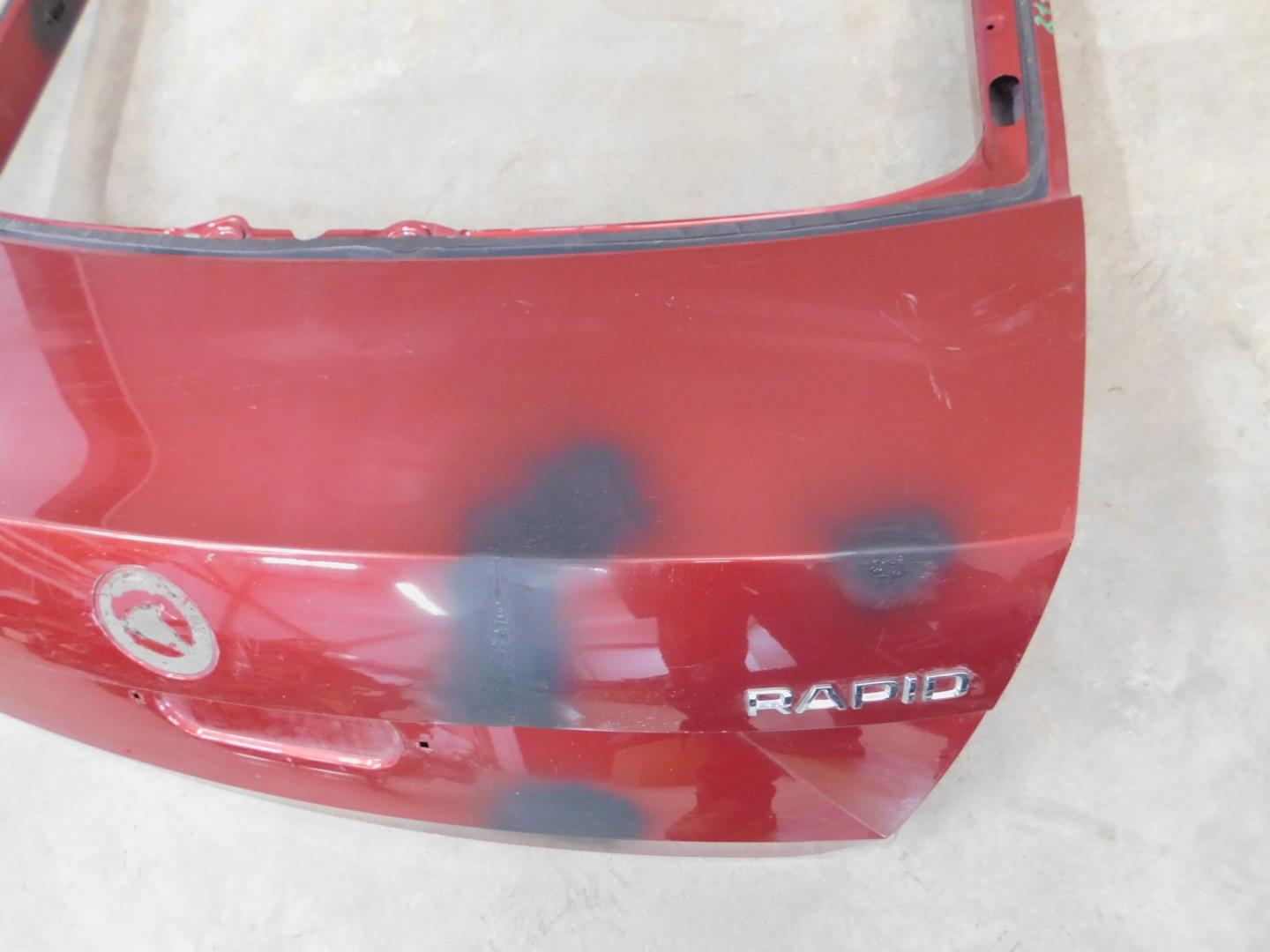 Дверь багажника