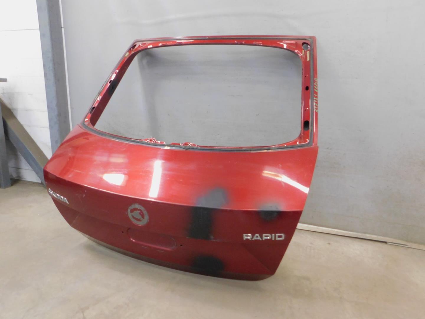 Дверь багажника