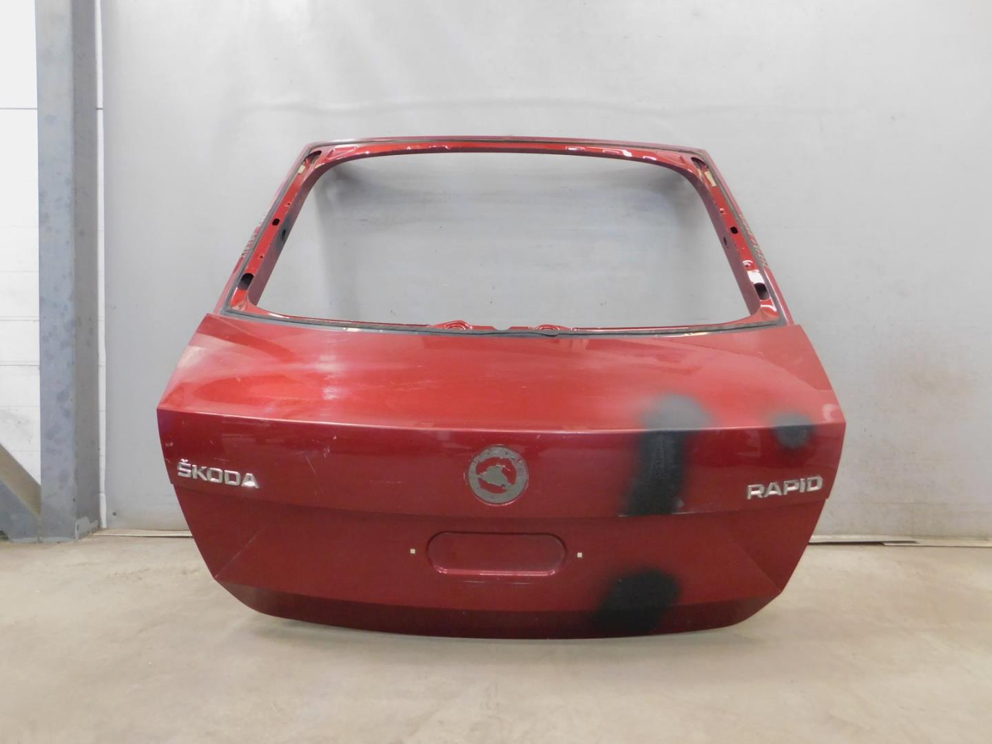 Дверь багажника