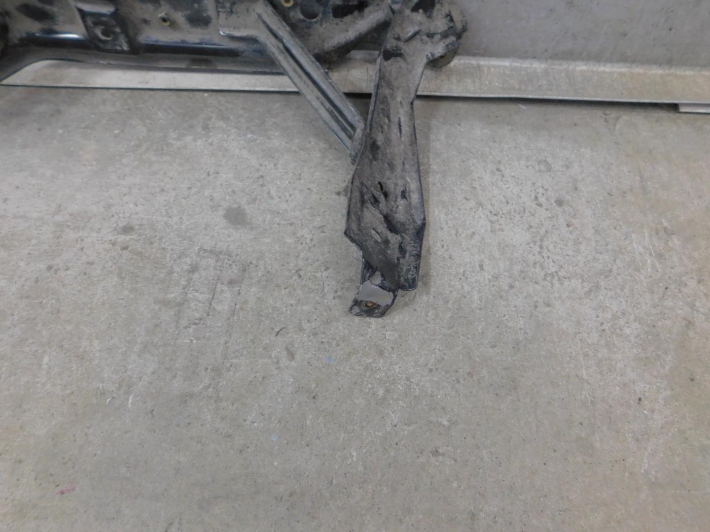 Усилитель заднего бампера