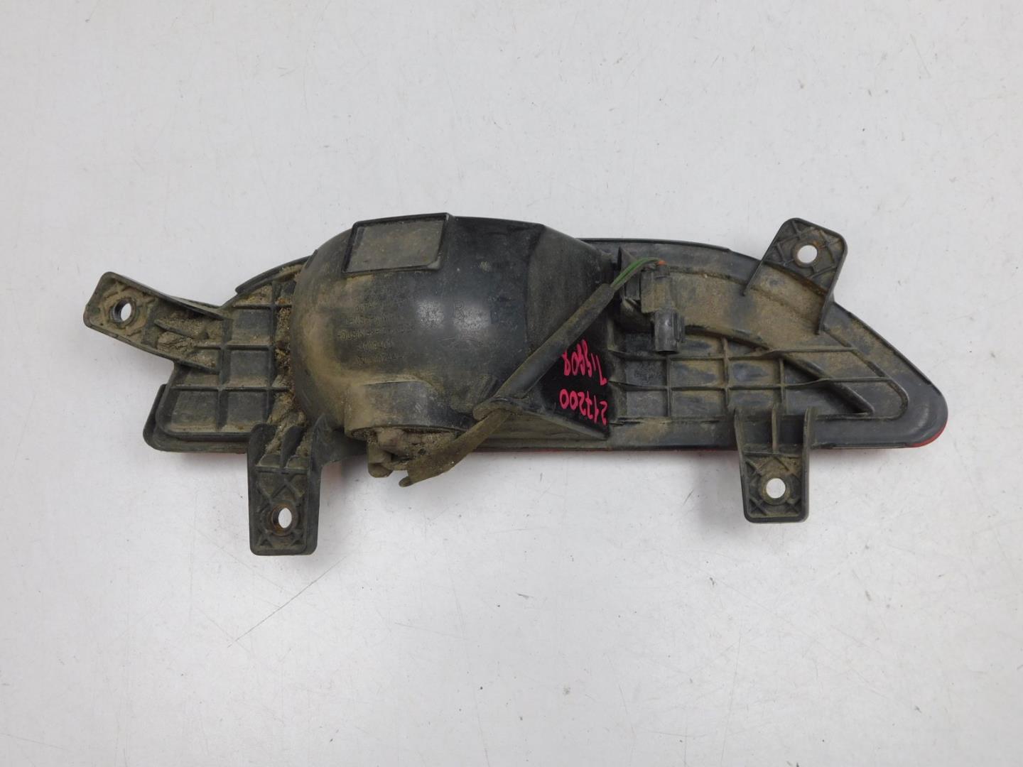 Фонарь задний в бампер правый