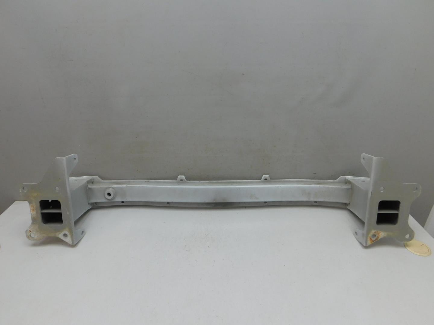 Усилитель переднего бампера