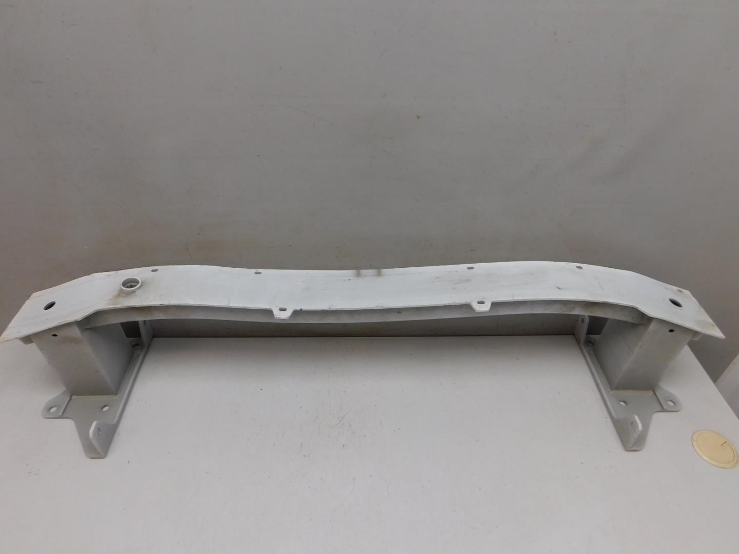 Усилитель переднего бампера