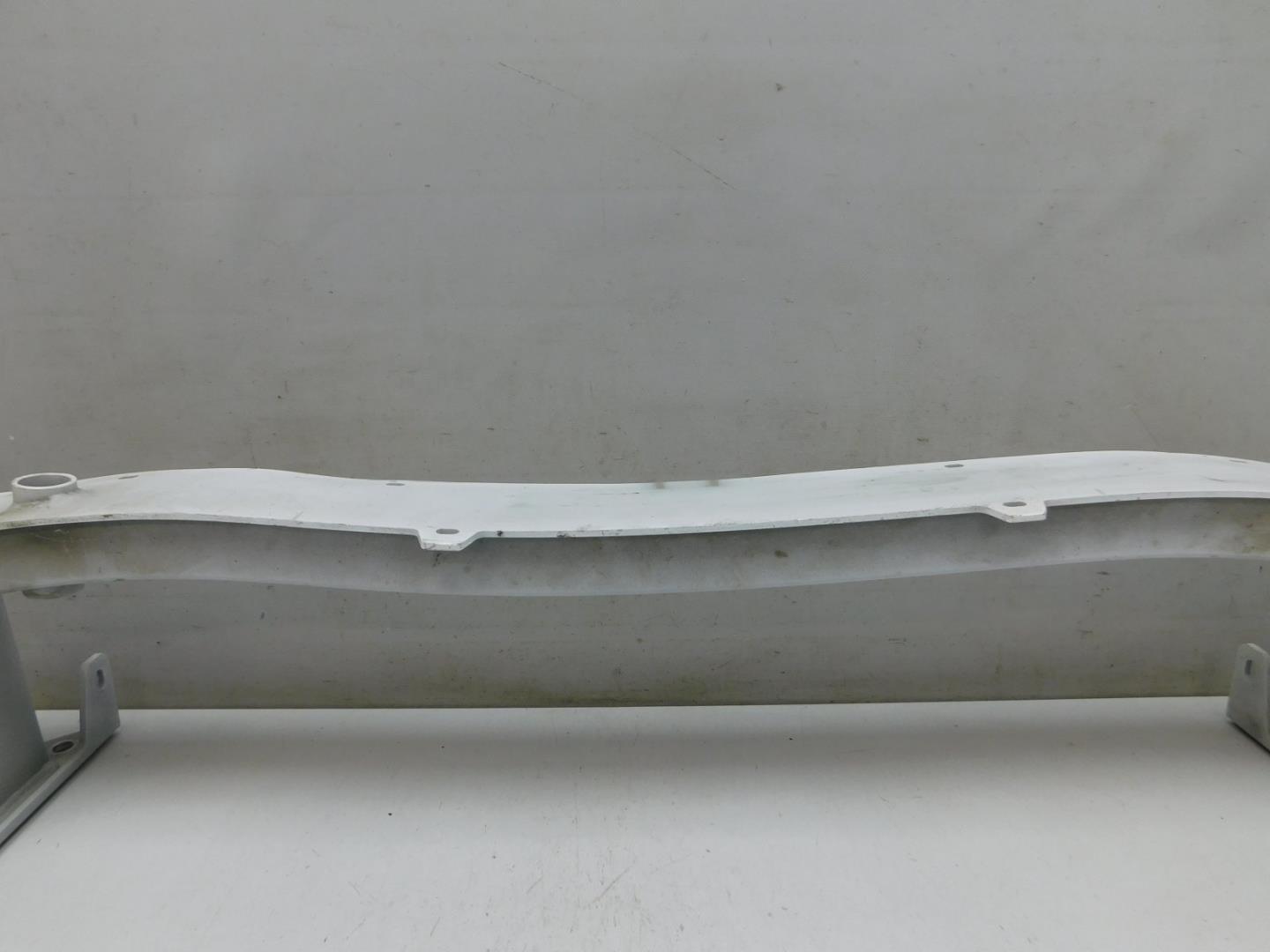 Усилитель переднего бампера