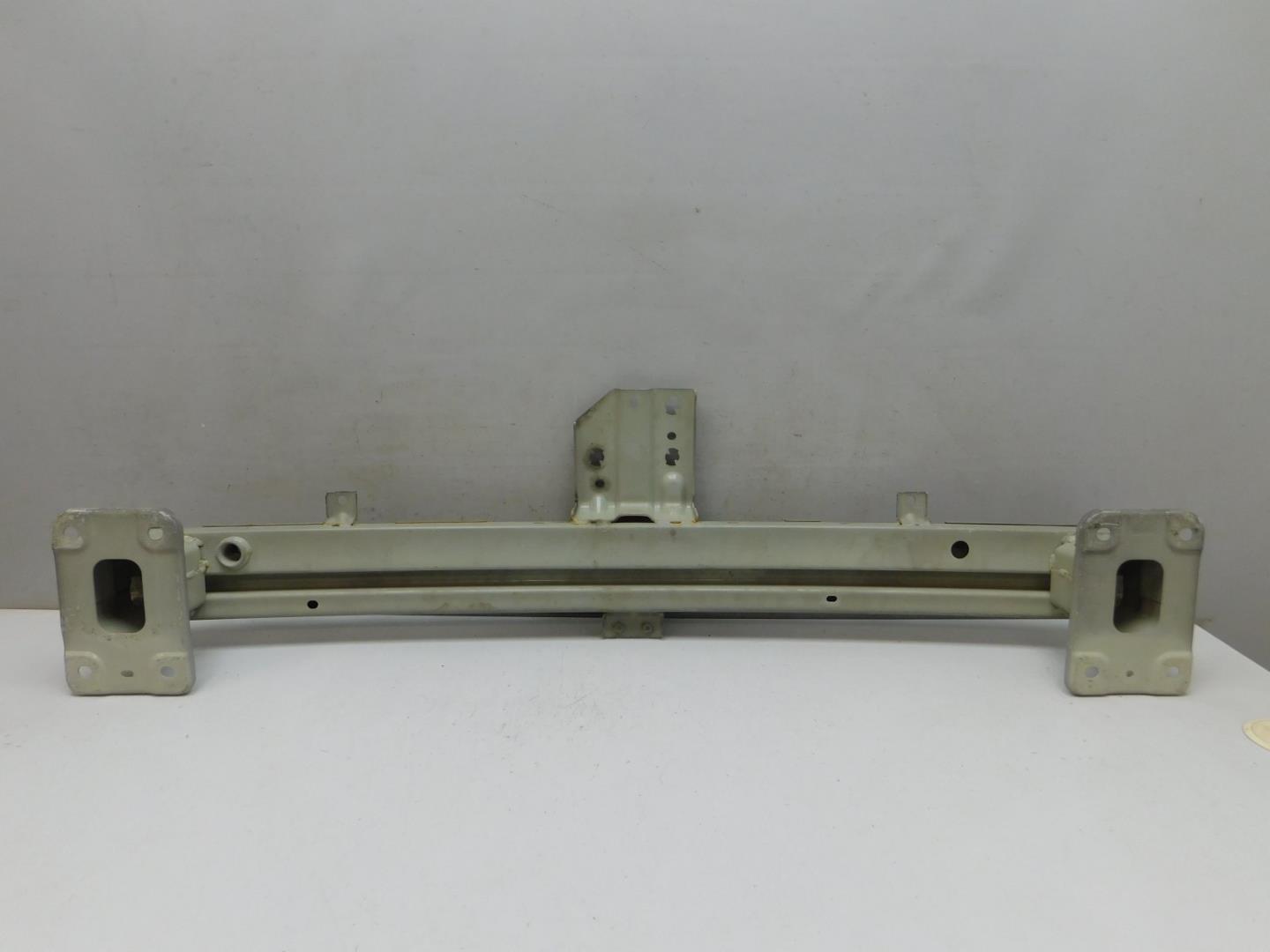 Усилитель переднего бампера