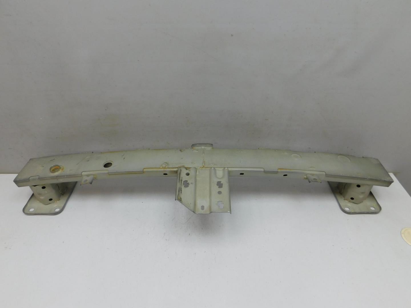 Усилитель переднего бампера