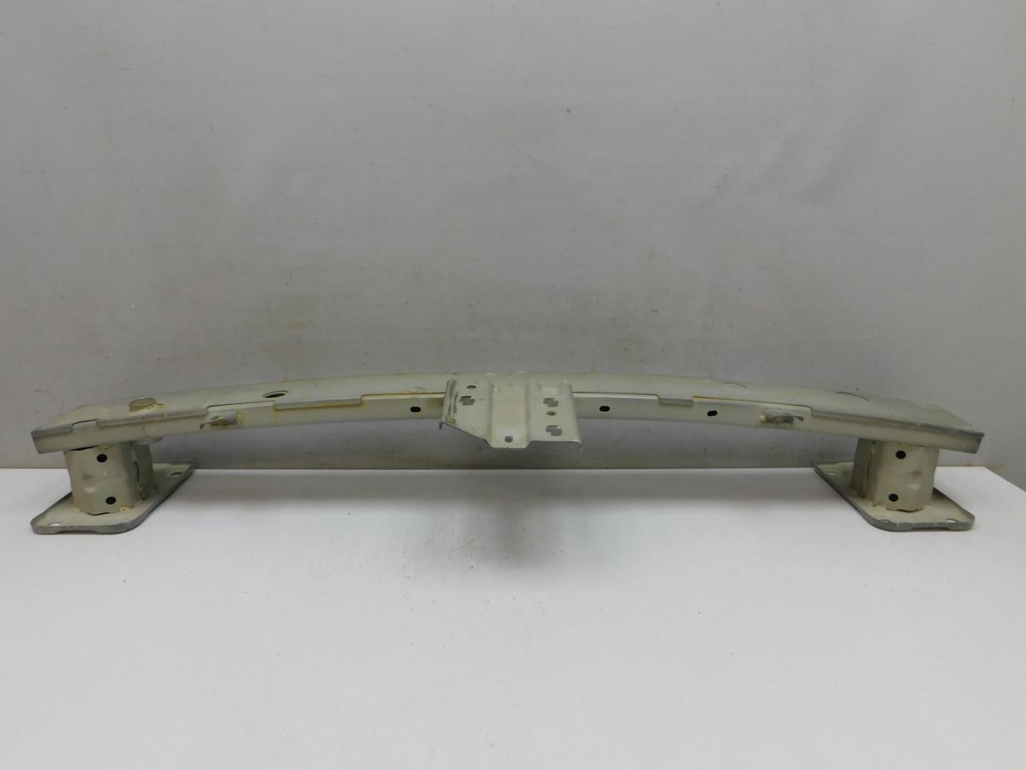 Усилитель переднего бампера