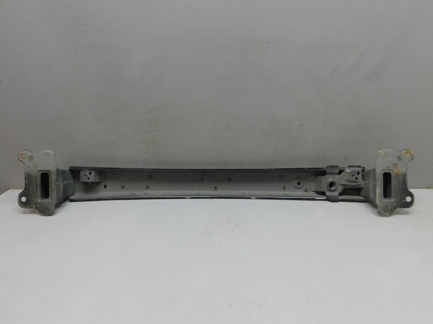 Усилитель переднего бампера