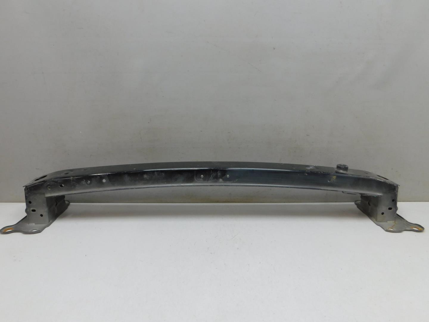 Усилитель переднего бампера