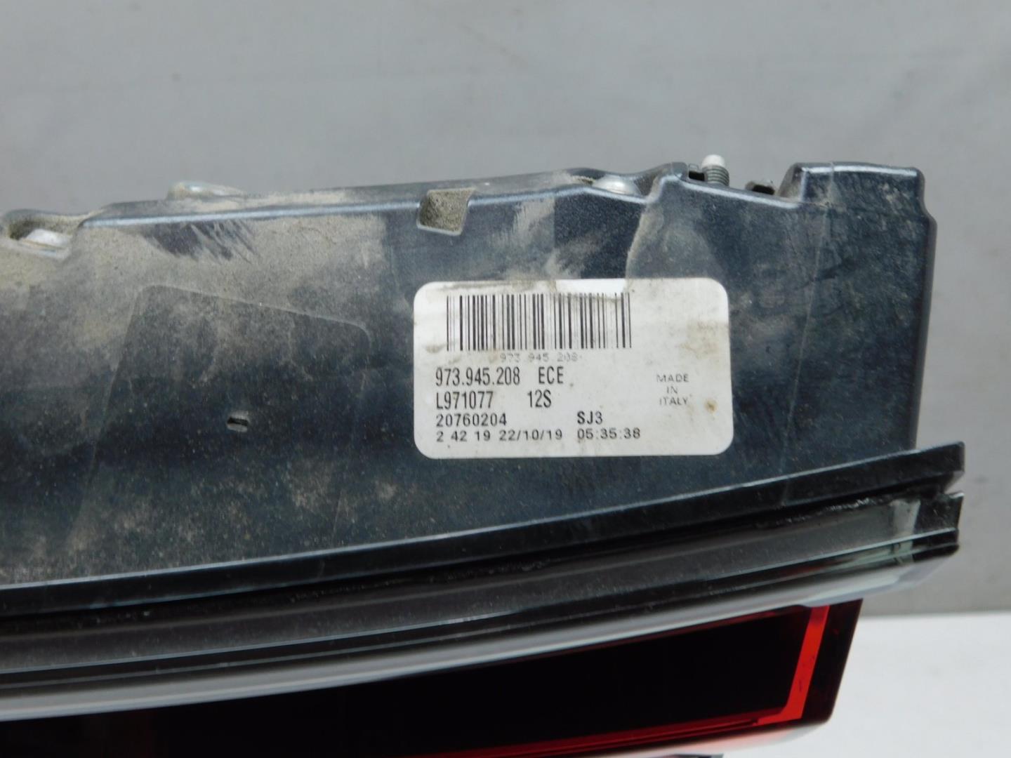 Фонарь задний внутренний правый