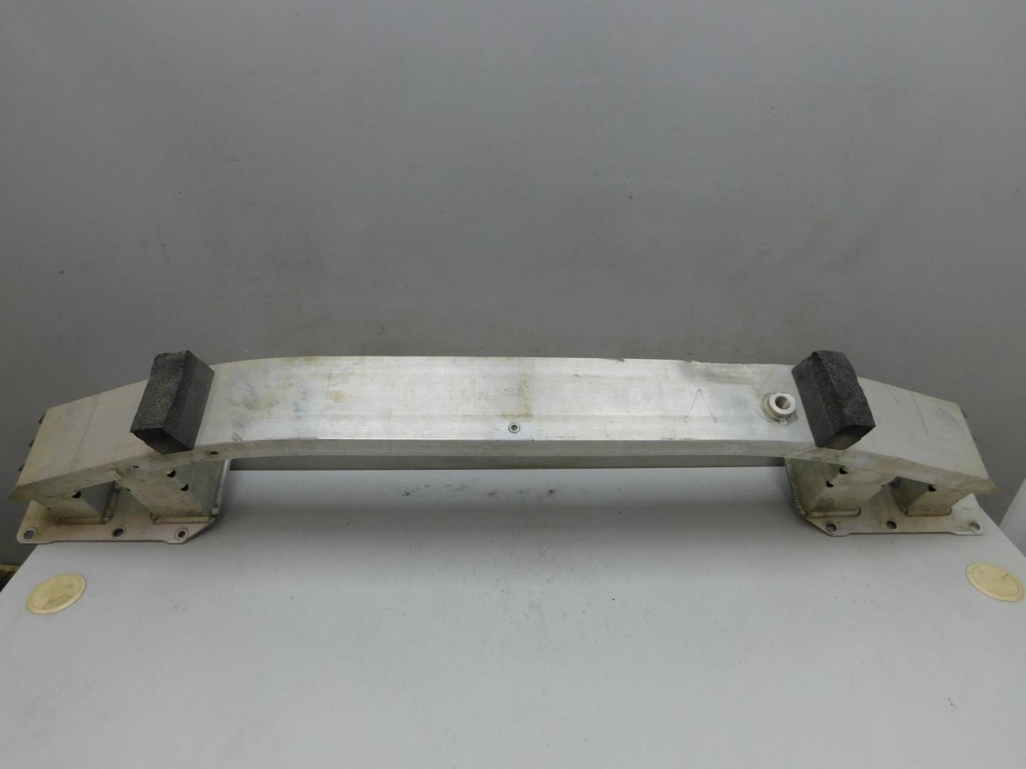 Усилитель переднего бампера