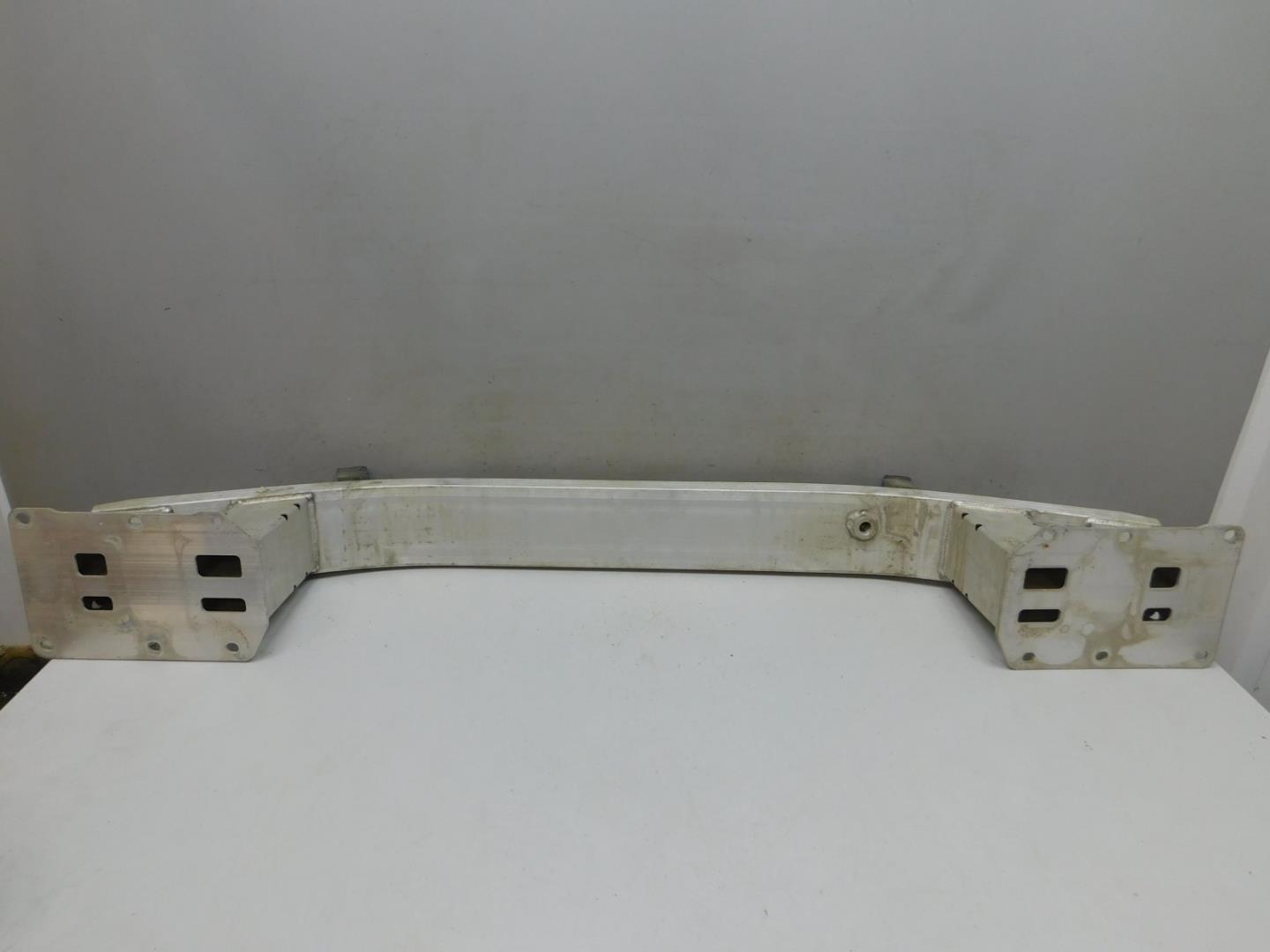 Усилитель переднего бампера