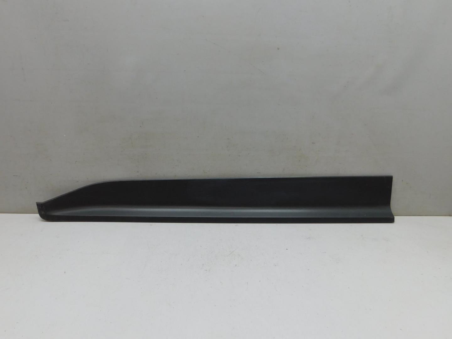 Накладка двери передней левой