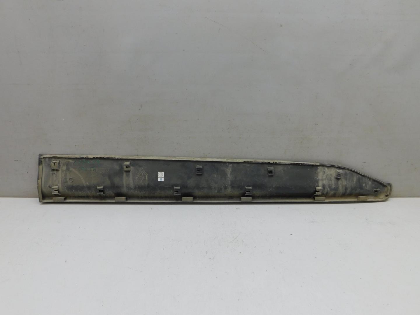 Накладка двери передней левой