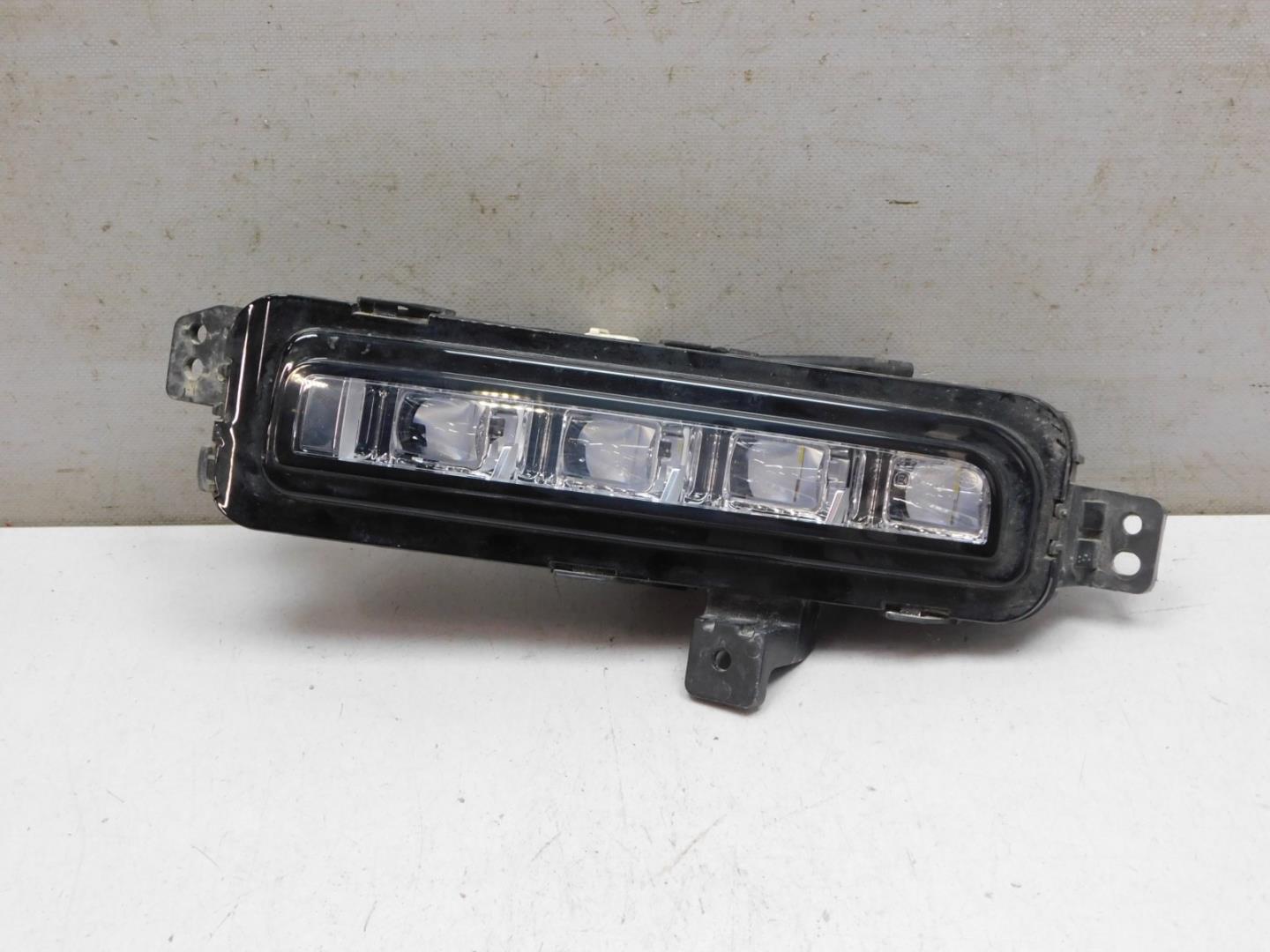 Фара противотуманная левая