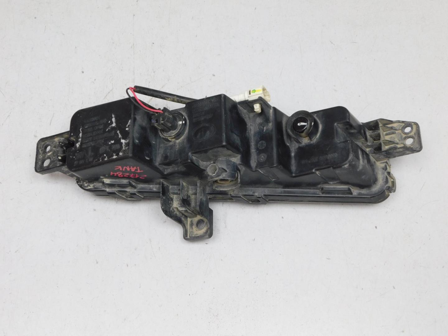 Фара противотуманная левая